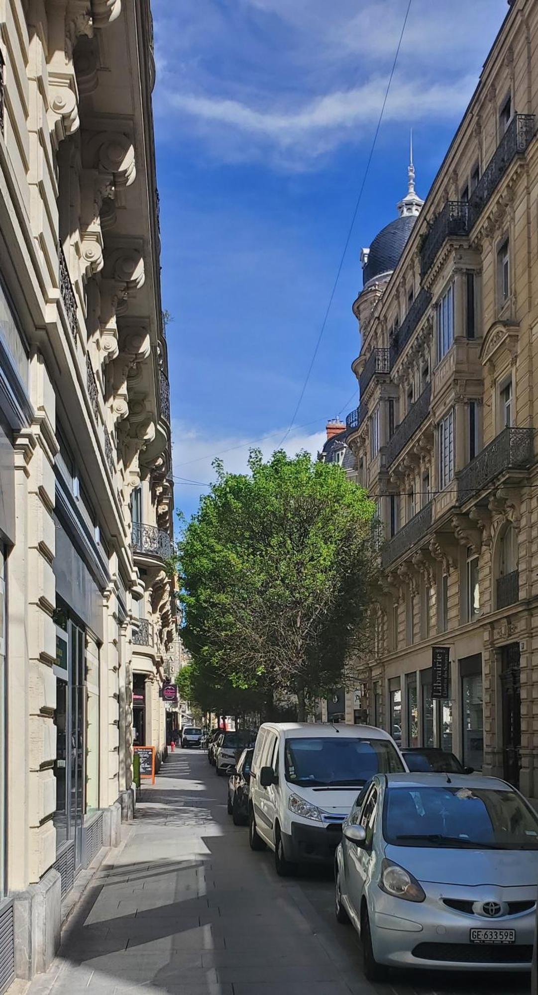 Le Grenier, Climatisation Terrasse Wi-Fi Netflix 15 Mn Coeur De Ville بزييه المظهر الخارجي الصورة